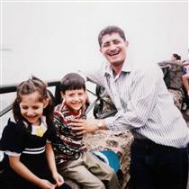 Photo of slain driver with family